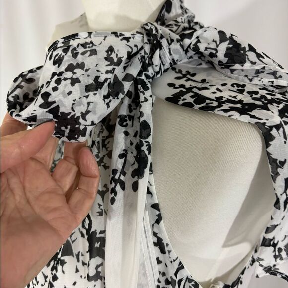 Jessica Simpson Black and White Abstract Floral Print Midi Dress - Picture 5 of 10